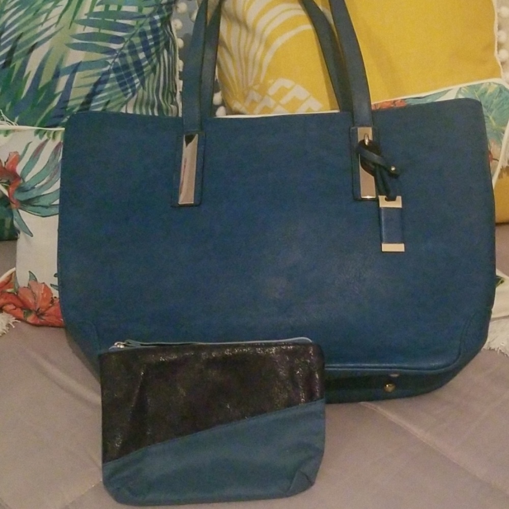 Aqua shoulder handbag and cosmetic pouch